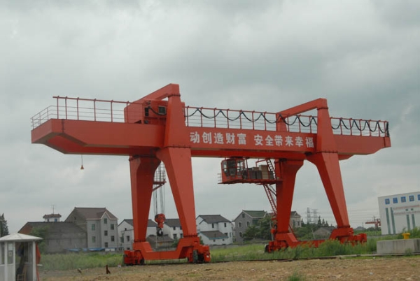 MG型雙梁吊鉤門(mén)式起重機(jī)